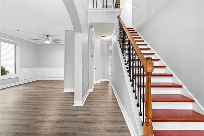 Foto del edificio - 702 Ashley Glen Ln