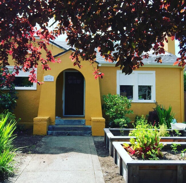 Foto del edificio - 5237 N Haight Ave