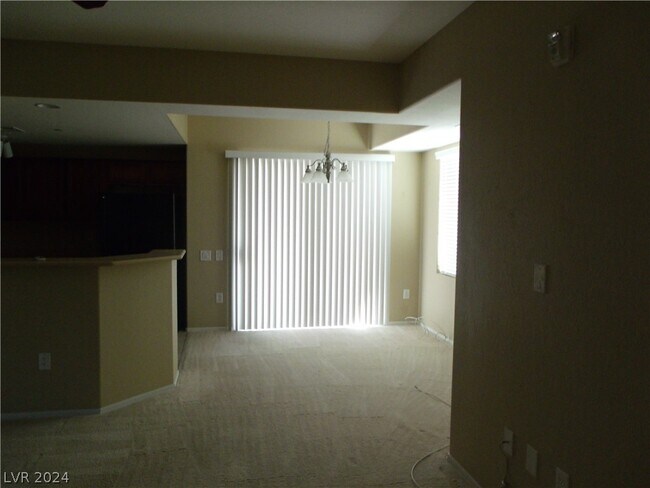 Building Photo - 6868 Sky Pointe Dr