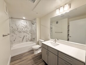bathroom-high-line-pointe-1x1-1281-212-torreys-peak-3-13-2026.JPG - High Line Pointe