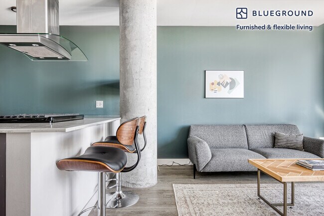 Foto del edificio - 450 W Belmont Ave