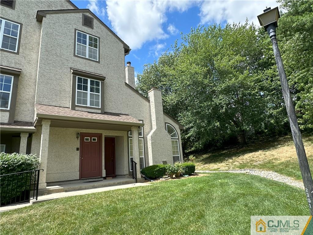 Foto principal - 2303 Commons at Kingswood Dr