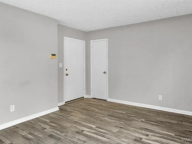 Building Photo - 5321 Kevin Ct