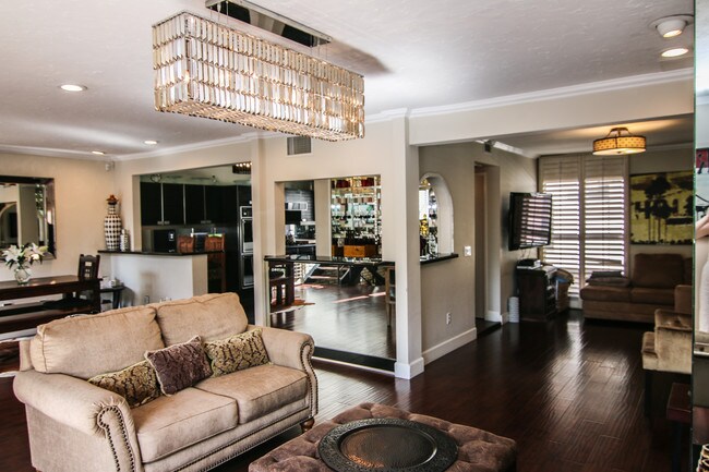 Foto del edificio - 5323 Coldwater Canyon Ave