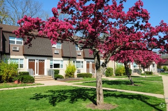 Building Photo - Woodbridge Village