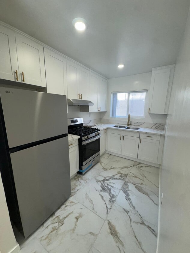 Primary Photo - 1757 N Serrano