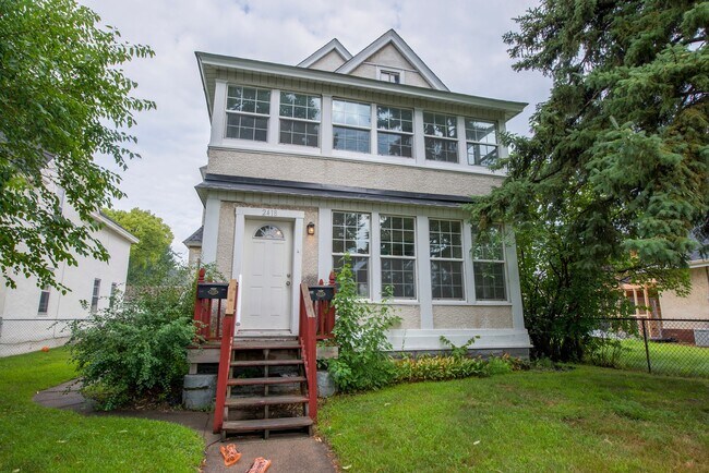 Foto del edificio - 2418 3rd St NE