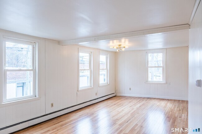 Foto del edificio - 84 Front St