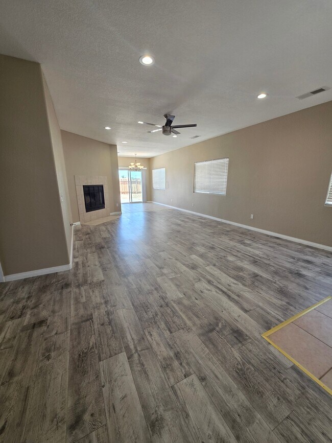 Foto del edificio - 8173 Viburnum Ave