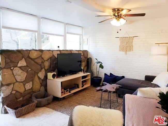 Foto del edificio - 5916 Annan Way