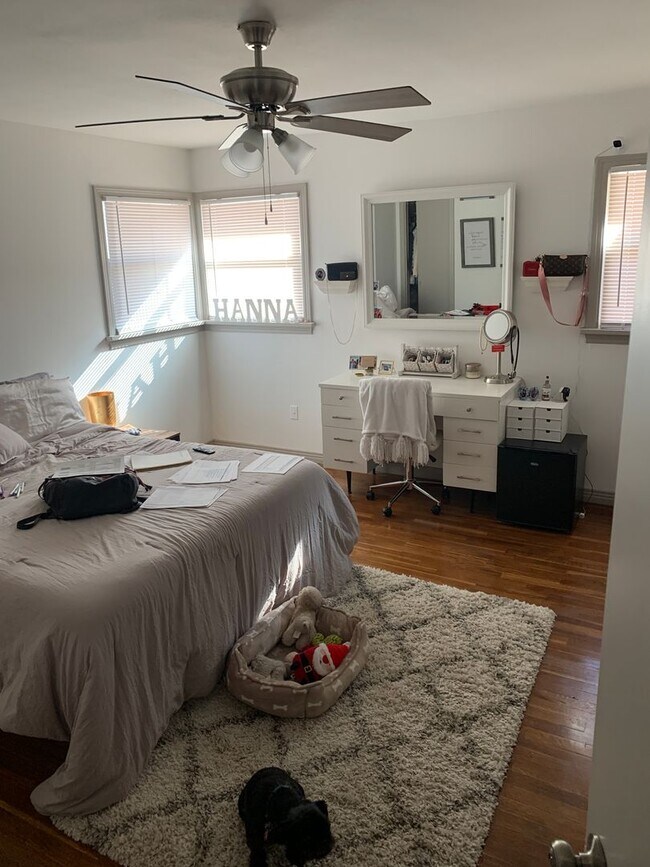 Building Photo - PRE-LEASING 3/2 in Medical District!