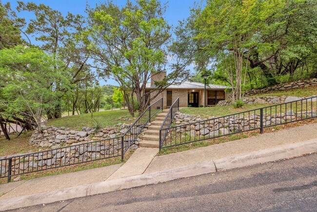Building Photo - Charming 3/2 in Scenic Helotes, TX