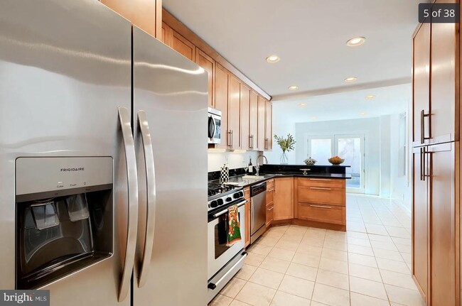 Building Photo - 1026 Riverside Ave