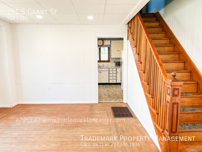 Building Photo - Spacious 3 Bedroom Town Home