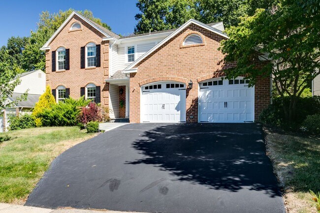 Building Photo - 12010 Sugarland Valley Dr