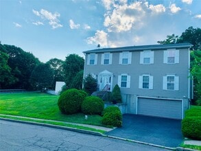 Building Photo - 44 Greenvale Cir