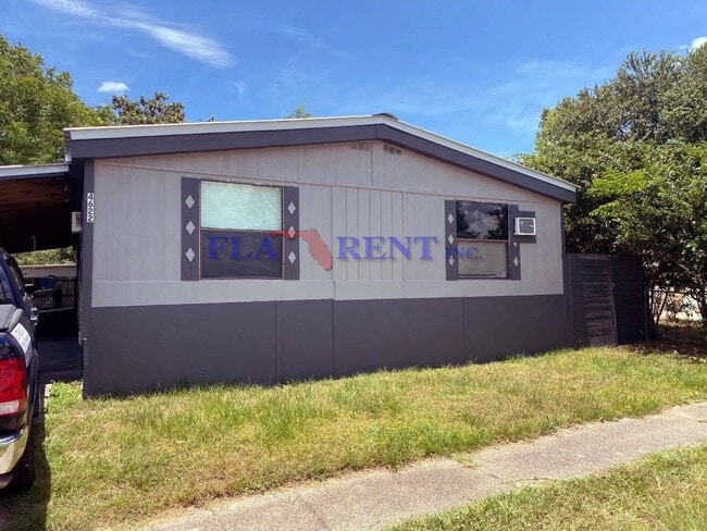 3/2 Mobile Home with fenced yard - 3/2 Mobile Home with fenced yard