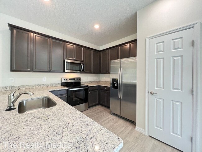 Building Photo - 3 br, 2 bath House - 1351 Washburn St SE