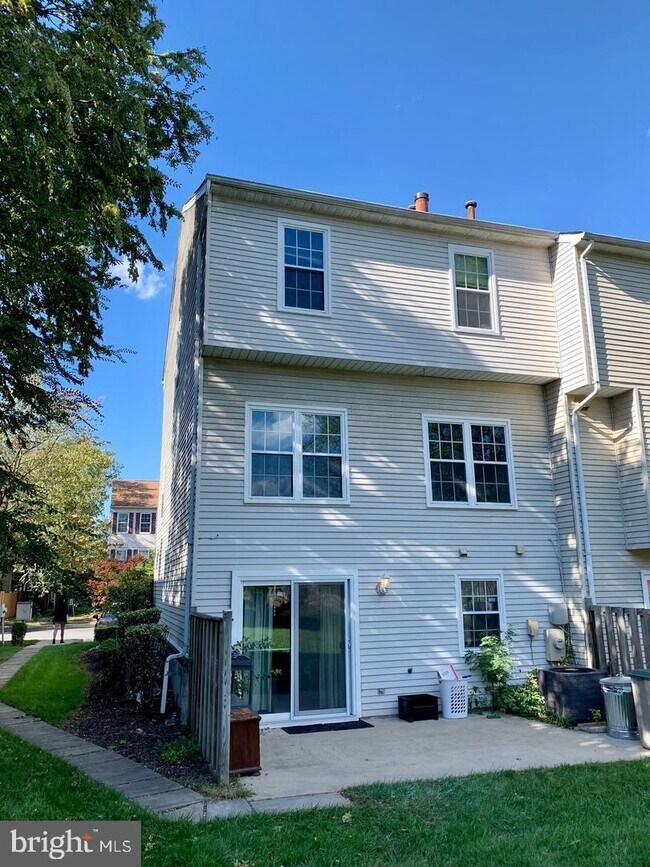Building Photo - 606 Ivy League Ln