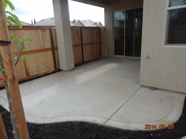 Building Photo - Beautiful Single-Family Home in Gated Comm...