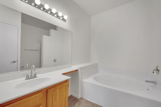 Building Photo - 5655 E Sahara Ave