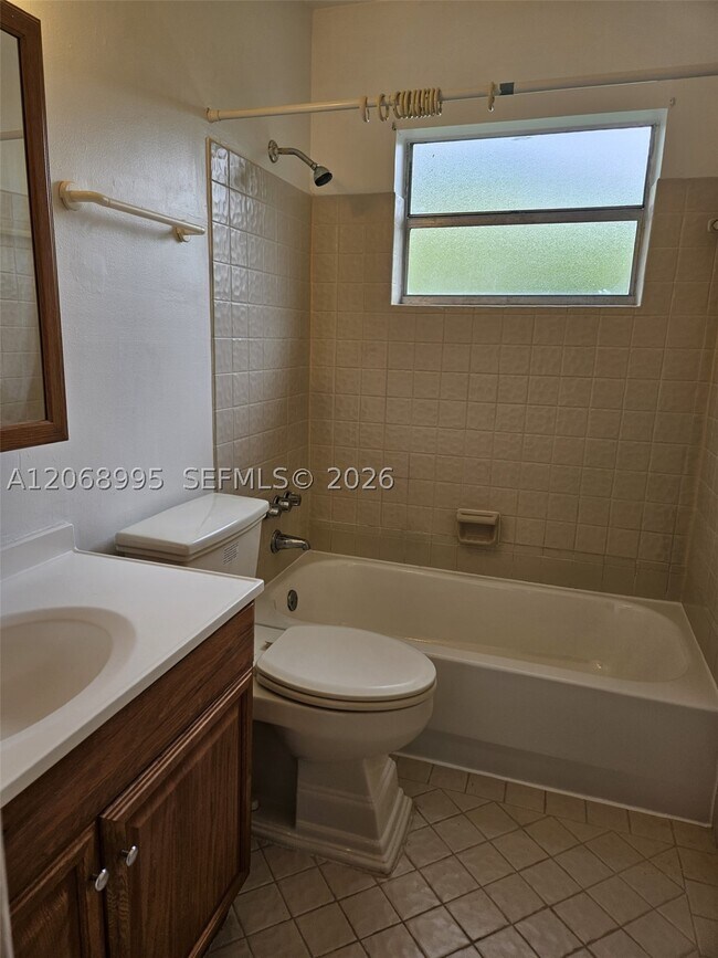 Foto del edificio - 1008 NE 34th St