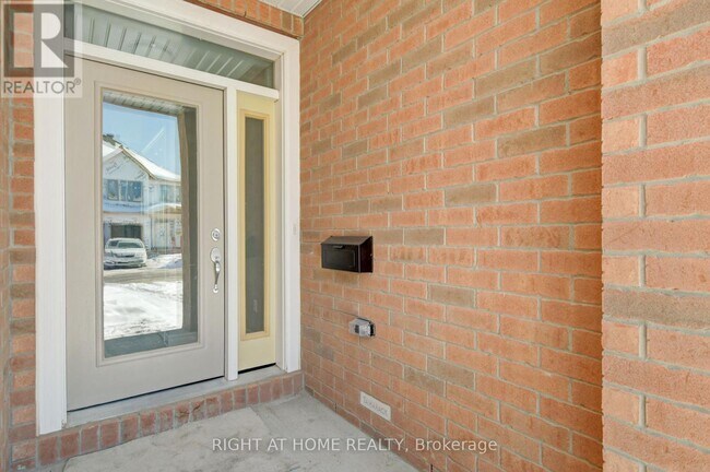 Building Photo - 513 Muscari St