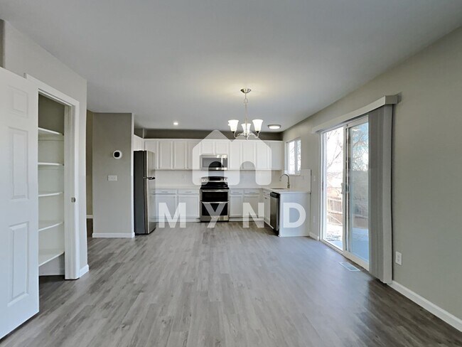 Building Photo - 5912 S Tempe Way