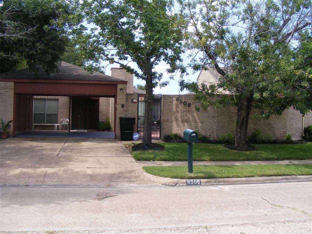 Primary Photo - 8506 Sandy Glen Ln