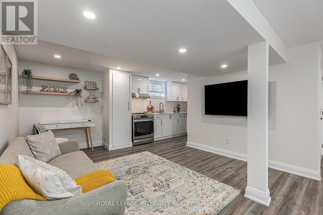 Building Photo - 19 Sherry Ln