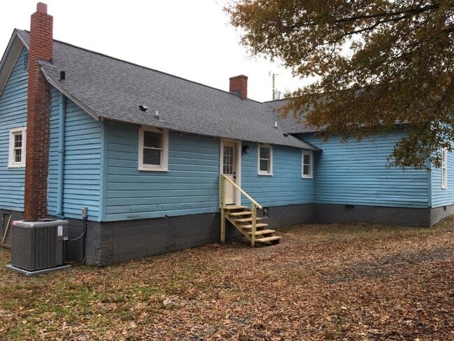 Building Photo - 228 College St