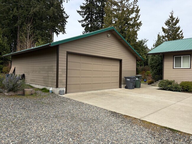 Building Photo - Fruitland Gem: 3BR/2BA with Finished Basement