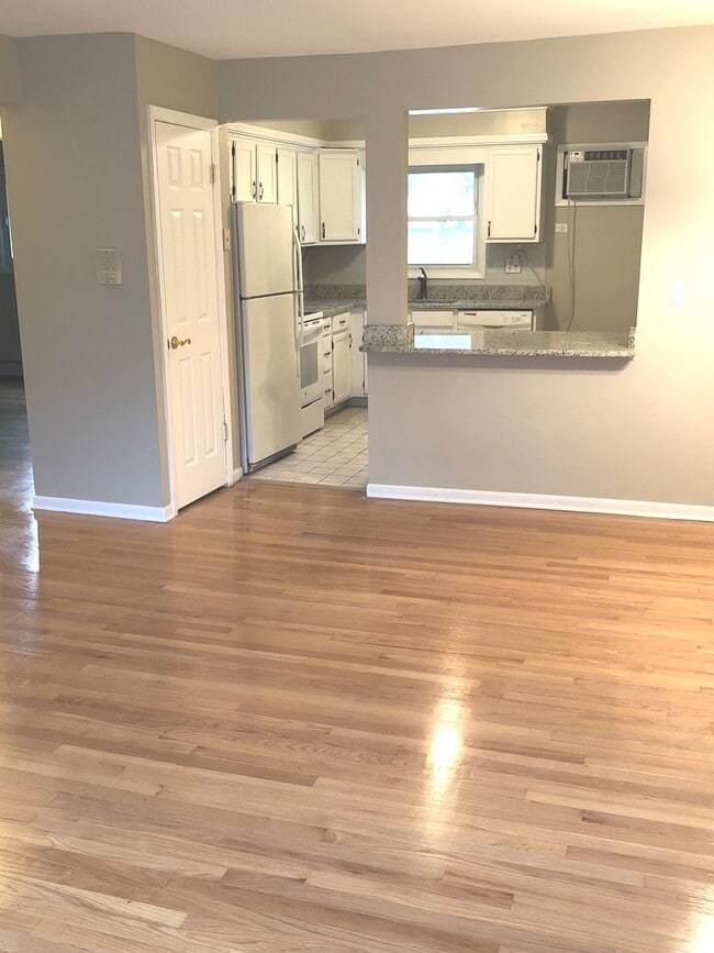 Foto del edificio - 7952 Madison St