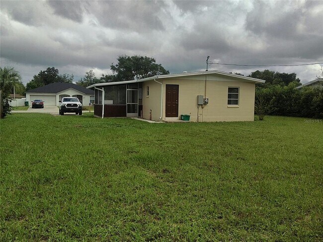 Building Photo - 1166 W Embassy Dr