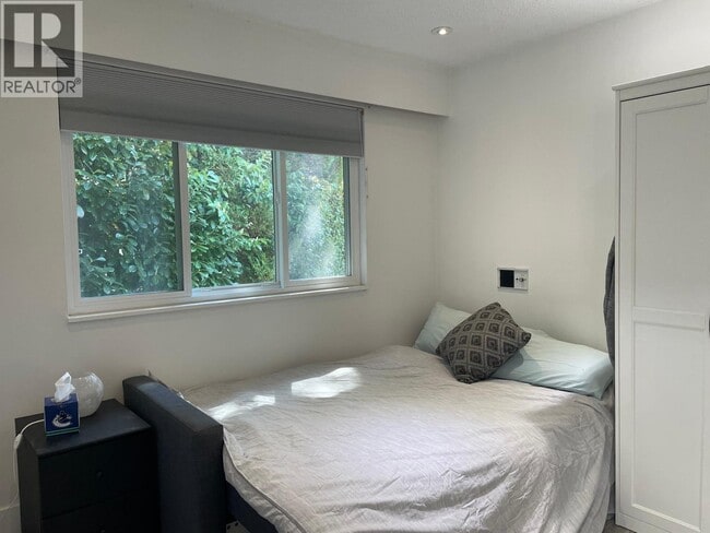 Building Photo - 6446 Marine Dr