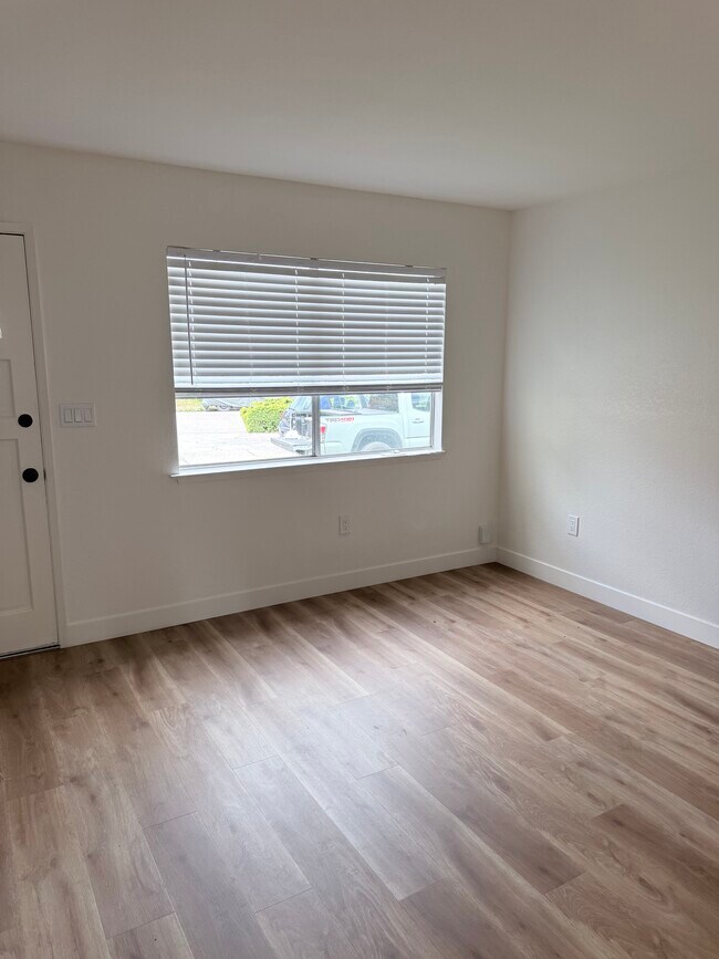 Foto del edificio - 5043 Wilder Dr