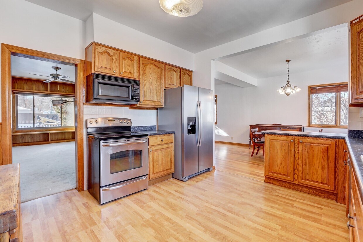 Primary Photo - 3915 W 53rd Ave