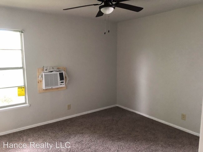 Building Photo - 3 br, 1 bath House - 1700-W. Hildebrand Ave