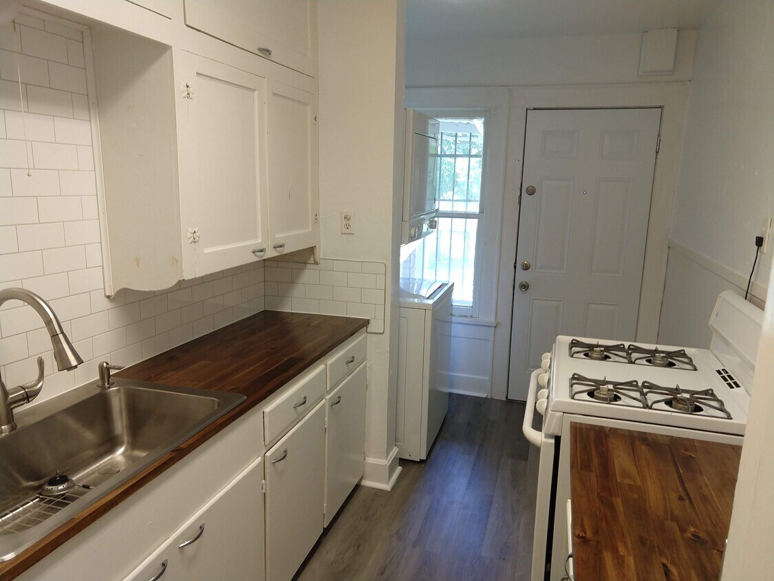 Primary Photo - 4221 El Campo Ave