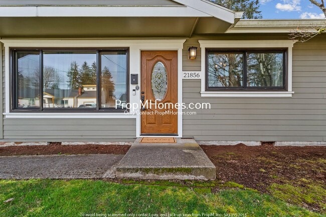 Building Photo - Updated Gresham 3 Bedroom – Huge Fenced Ba...