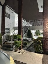 Building Photo - 2826 Van Buren St