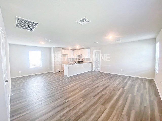 Building Photo - MARCH MOVE IN SPECIAL!!