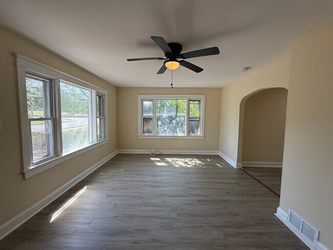 Building Photo - 428 3rd Ave