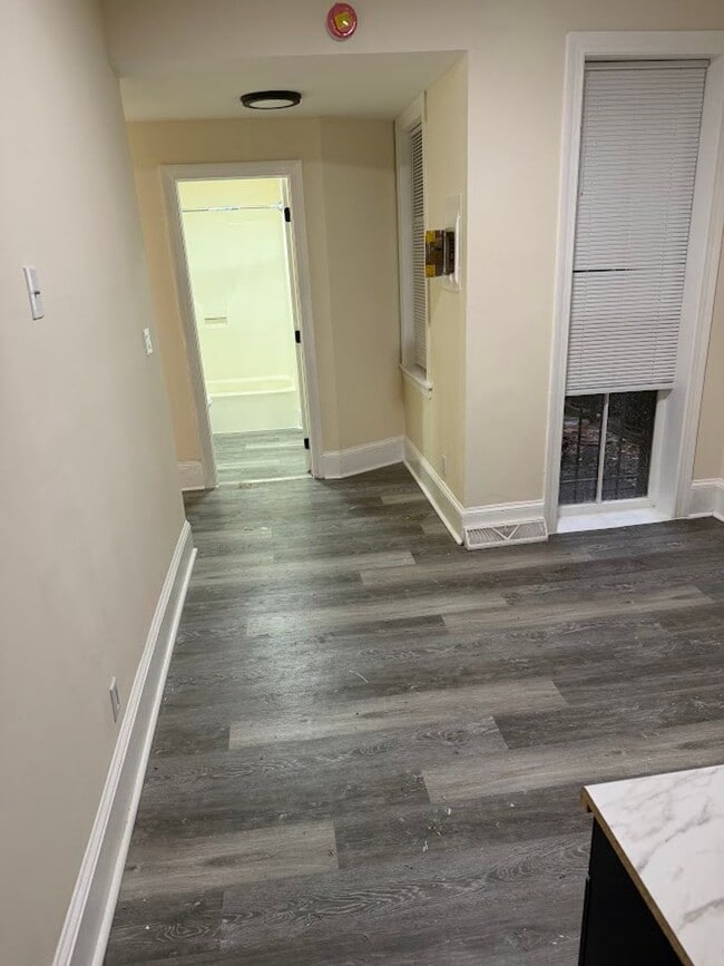 Building Photo - 704 Washington St