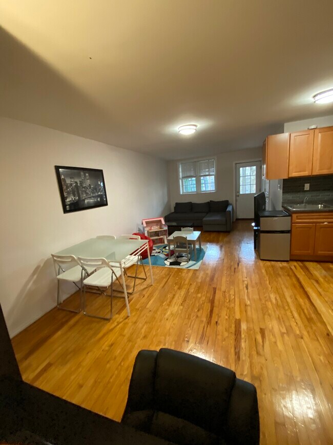 Building Photo - 85 Corbin Plz