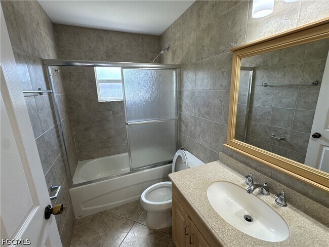 Building Photo - 4914 7th St W