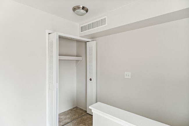 Building Photo - Pointe West Apartments