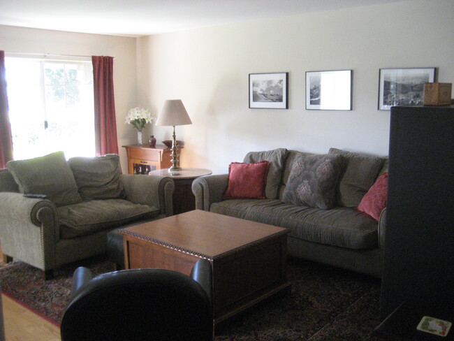 Family Room - 1834 Topaz Ave