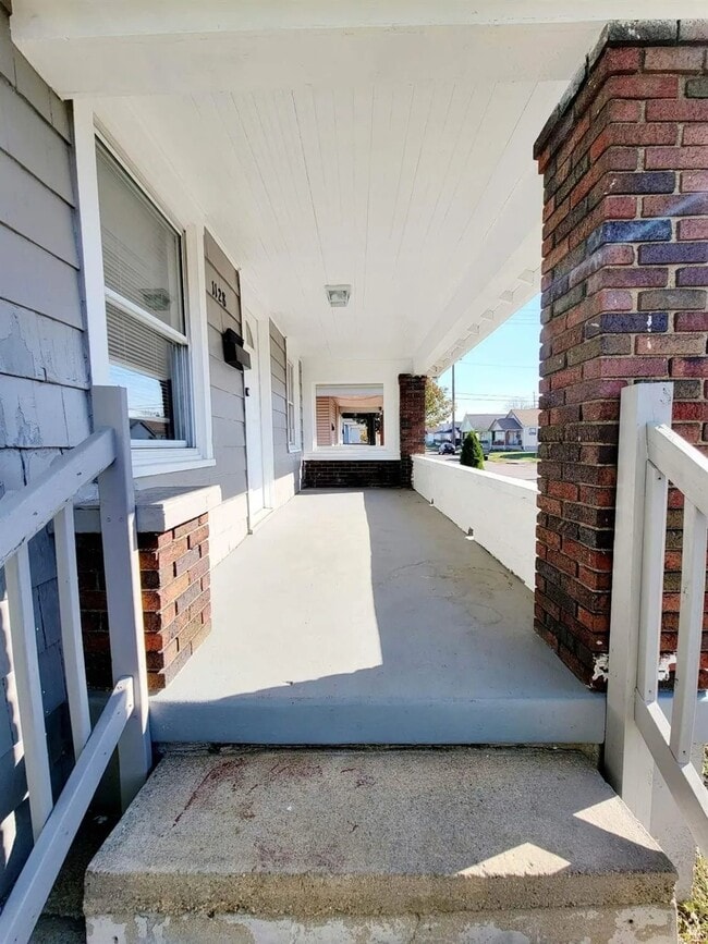 Building Photo - 1128 Hensley Ave