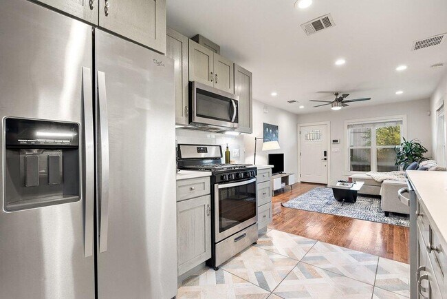 Foto del edificio - 2702 Crest Ave